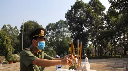 Thứ trưởng Lê Tấn Tới viếng Khu di tích Ban An ninh Trung ương Cục miền Nam