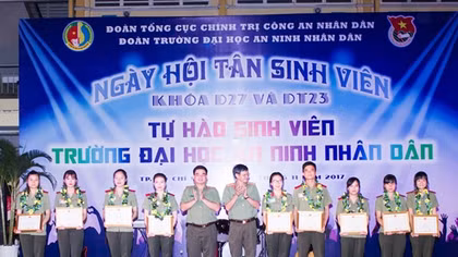 Khen thưởng 10 sinh viên An ninh “5 tốt”