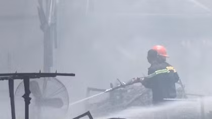 Cháy lớn tại Công ty sản xuất đồ gỗ Tân Vĩnh Nghĩa rộng khoảng 2000m2 ở Bình Dương