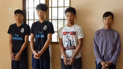 Nhóm con nghiện “2X” thủ dao bán ma túy