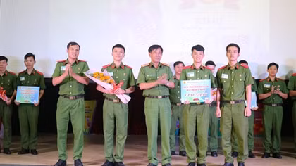 Sôi nổi đêm chung kết “Tìm hiểu công tác nghiệp vụ” Cao đẳng CSND II