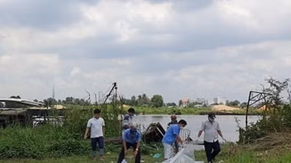 Thi thể nữ không nguyên vẹn nổi trên sông Sài Gòn