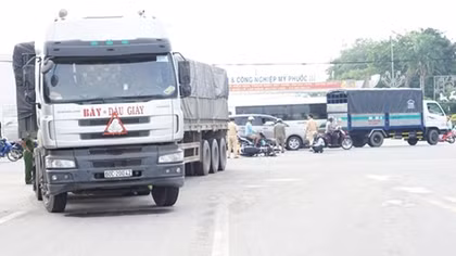 Thương tâm đôi nam nữ và hai vợ chồng già bị xe tông cán thương vong