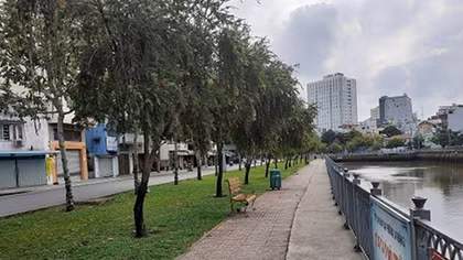 Tụ tập câu cá tại kênh Nhiêu Lộc, nhiều người bị xử phạt