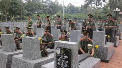 Trường Cao đẳng ANND II tri ân các anh hùng, liệt sỹ