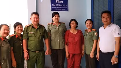 Công an Tây Ninh tặng “Mái ấm hội viên” cho người phụ nữ nghèo