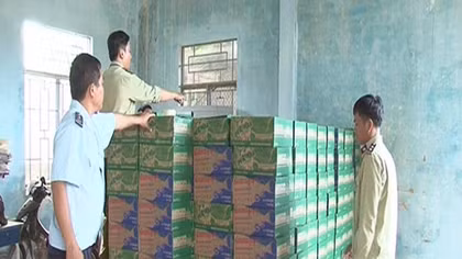 Gom 600 thùng nước ngọt không rõ nguồn gốc “tuồn” về Việt Nam tiêu thụ