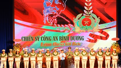 Tuyên dương 56 cá nhân làm theo lời Bác