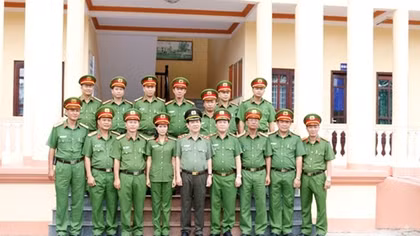 Lãnh đạo Bộ Công an làm việc với Trại giam Tống Lê Chân