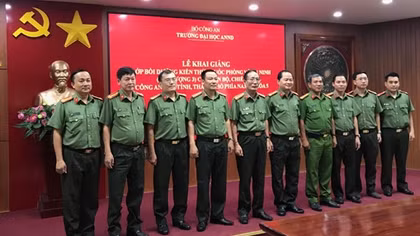 Khai giảng lớp Bồi dưỡng kiến thức QP-AN ở phía Nam