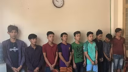 Rầm rộ mang mã tấu chém người thân "con nợ" suýt chết
