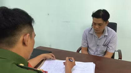 Vờ mua rồi cướp giật vé số của người tàn tật