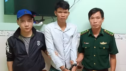 5 đối tượng nghiện vào nhà nghỉ tàng trữ sử dụng ma túy đá