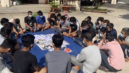 20 con bạc bị bắt cùng gần 300 triệu đồng