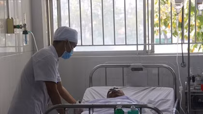 Trục chảo nấu kim loại không ổn định, gây bỏng cho công nhân