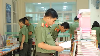 Khai mạc trưng bày giới thiệu sách tại Trường Cao đẳng ANND II