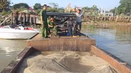 Phát hiện 3 ghe bơm hút cát trái phép sông Thị Tính