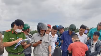Nam thanh niên nhảy sông Sài Gòn tự tử