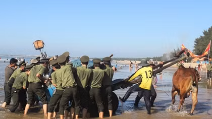 Hơn 60 sinh viên An ninh ra quân bảo vệ môi trường biển