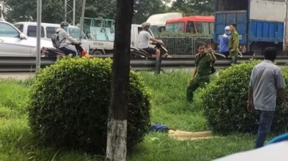 Làm rõ nguyên nhân cô gái dính đầy máu chết dưới chân cầu