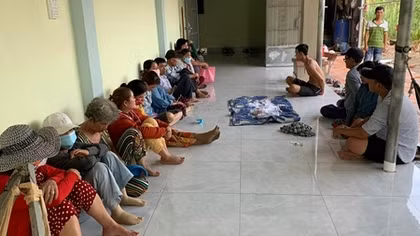  17 đối tượng "cào bài" thắng thua bằng tiền tại nhà riêng