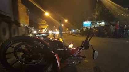 Ba người thương vong do va chạm xe máy trong đêm
