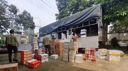 Tạm giữ hơn 45 nghìn hộp bánh nghi nhập lậu