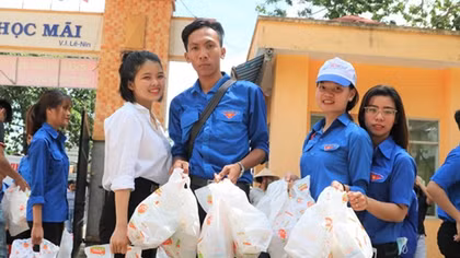 Những hình ảnh đẹp lắng đọng tiếp sức mùa thi ở Bình Phước