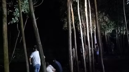Rủ nhau ra kênh tắm, 2 cháu bé chết đuối thương tâm