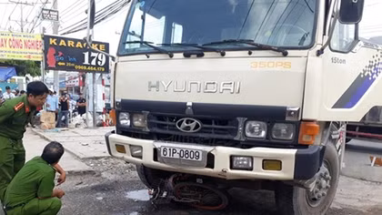 Về gần nhà, người phụ nữ bị xe ben cán tử vong
