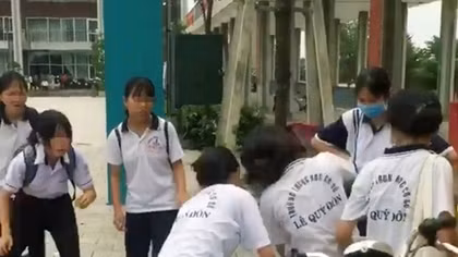 Làm rõ clip nữ sinh bị đánh hội đồng ở Bình Dương