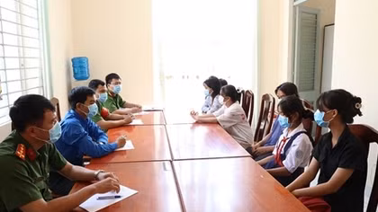Hỗn chiến vì ghen tuông rồi đưa clip lên mạng 
