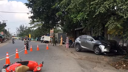 Lexus tông quầy thịt heo, 3 phụ nữ trọng thương