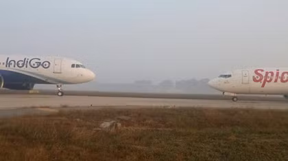 Hai máy bay chở đầy khách suýt va chạm trên đường bay Delhi
