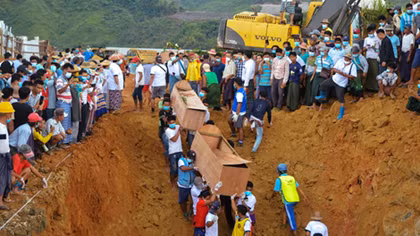 Myanmar chôn cất tập thể các nạn nhân vụ sạt lở mỏ đá