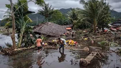 Mưa lớn cản trở quá trình tìm kiếm nạn nhân sóng thần tại Indonesia