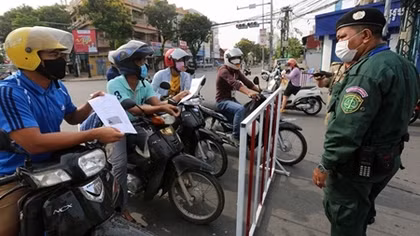 Quan chức Campuchia rò rỉ tin phong tỏa khiến người dân "càn quét" siêu thị 