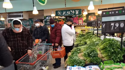 Trung Quốc tuyên bố virus corona có thể lây lan ngày càng mạnh hơn