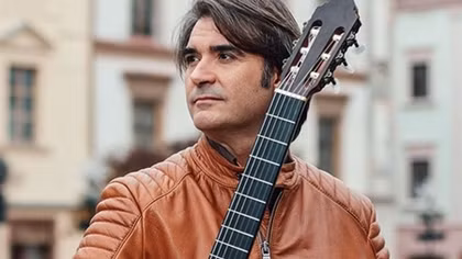Khám phá sự kì diệu của guitar Tây Ban Nha
