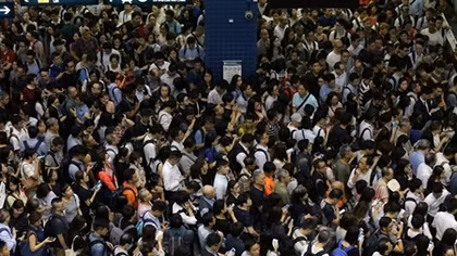 Hậu bão Mangkhut, người dân Hong Kong chật vật vì giao thông tê liệt