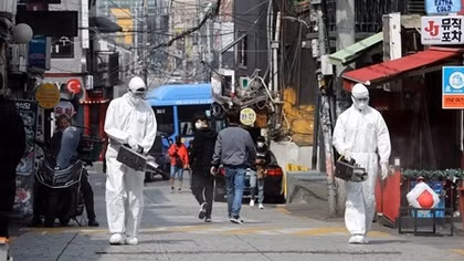 Hàn Quốc điều cảnh sát truy dấu COVID-19 liên quan đến khu Itaewon
