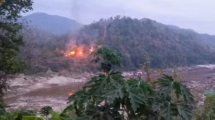 Quân đội Myanmar không kích phiến quân, dân thường tháo chạy sang Thái Lan