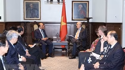Thủ tướng gặp cựu Thủ tướng Canada J.Chretien và Tổng Thư ký OECD