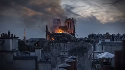 Vụ cháy Nhà thờ Đức Bà Paris: Cả thế giới ở bên nước Pháp!