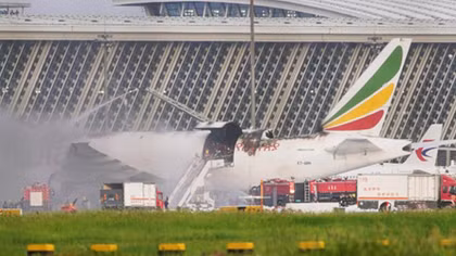 Boeing 777 bốc cháy tại sân bay Trung Quốc