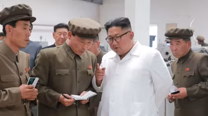 Truyền thông Triều Tiên kêu gọi người dân "thắt lưng buộc bụng"