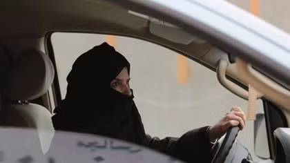 Saudi Arabia bãi bỏ lệnh cấm phụ nữ lái ô tô