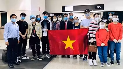Gần 350 công dân Việt Nam từ Mỹ trở về nước an toàn