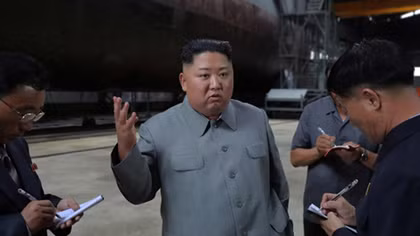 Ông Kim Jong-un thị sát tàu ngầm mới "đầy uy lực" của Triều Tiên