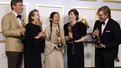 Những khoảnh khắc ấn tượng trong lễ trao giải Oscar giữa mùa dịch
